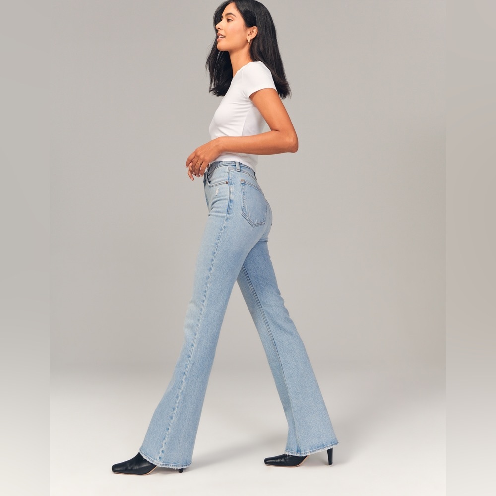 Abercrombie & Fitch Ultra High Rise 70s Vintage Flare Jeans women’s 33/16R BNWT